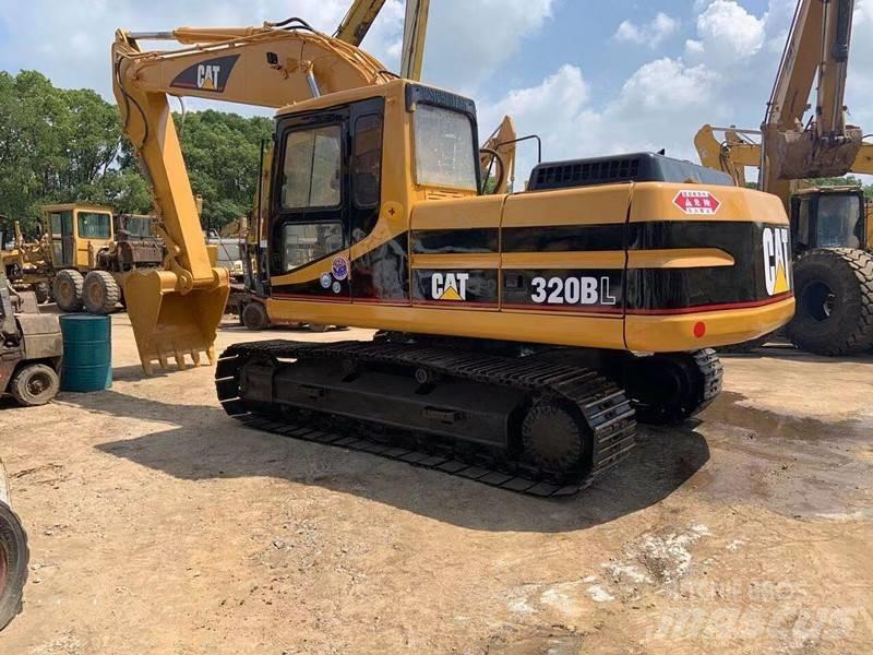 CAT 320 B حفارات زحافة