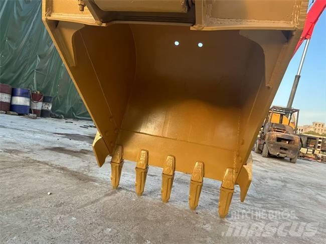 CAT 320 B حفارات زحافة