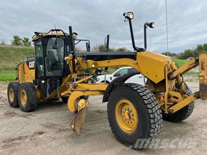 CAT 140 M معدات تمهيد الطرق