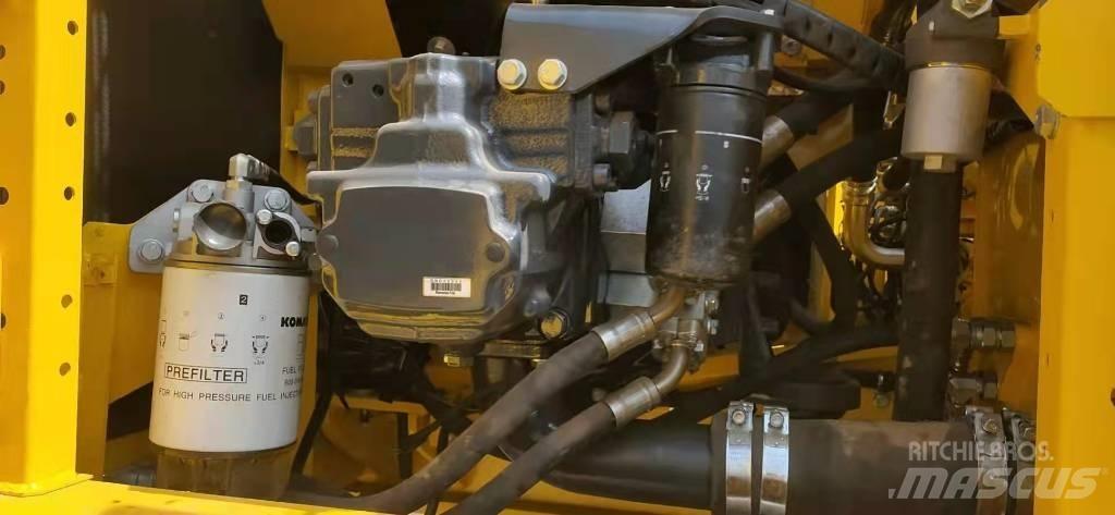 Komatsu P C200-8 حفارات زحافة