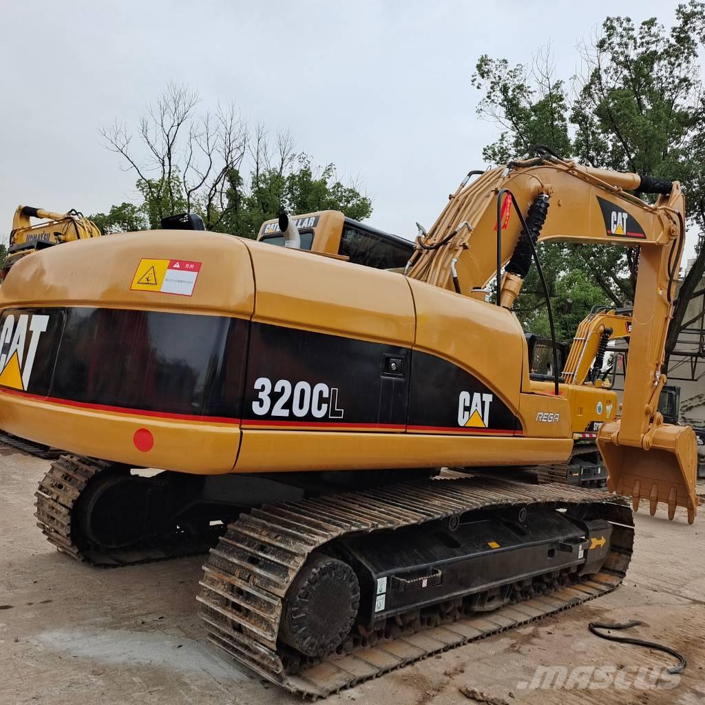 CAT 320 CL حفارات زحافة