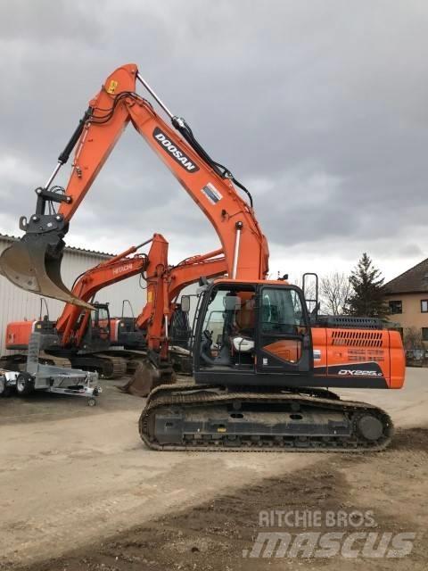 Doosan DX225LC-5 حفارات زحافة