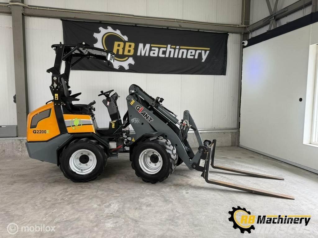 GiANT G2200E لوادر بعجل