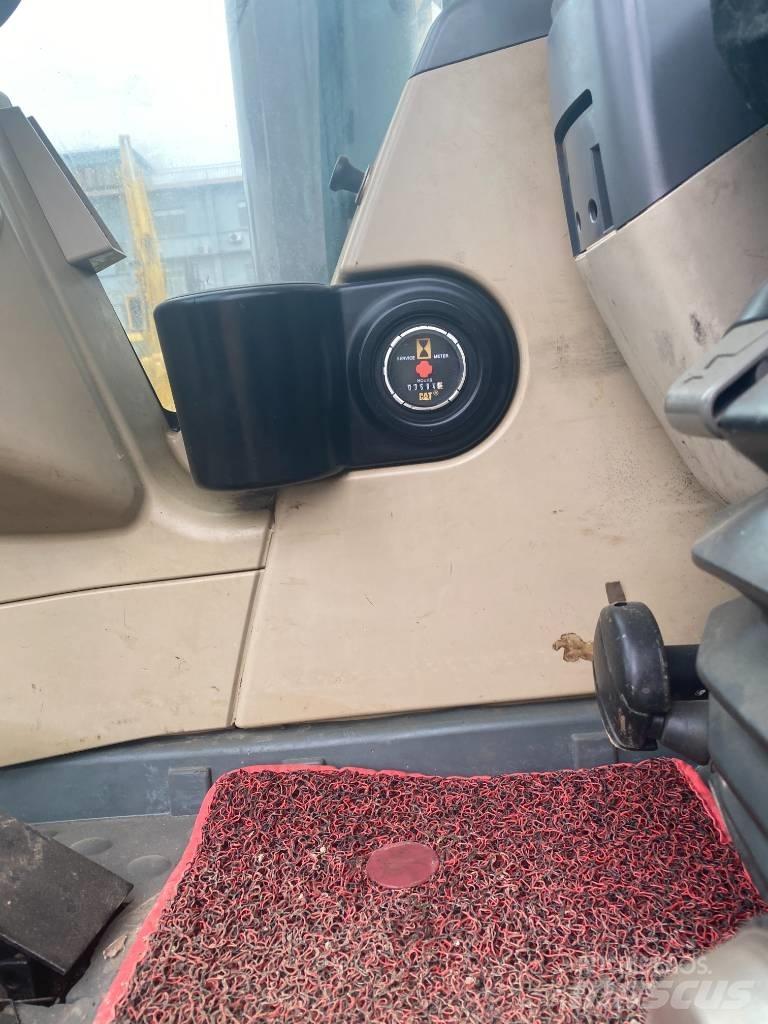 CAT 330 D حفارات زحافة