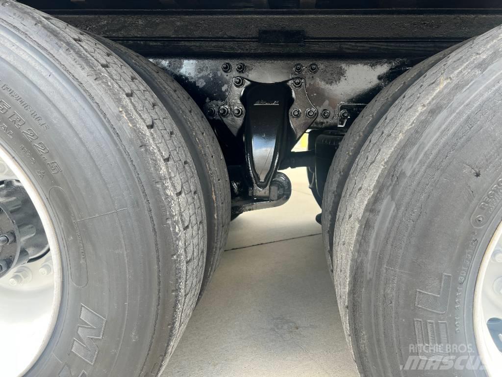 Freightliner M 106 شاحنات ذات هيكل صندوقي