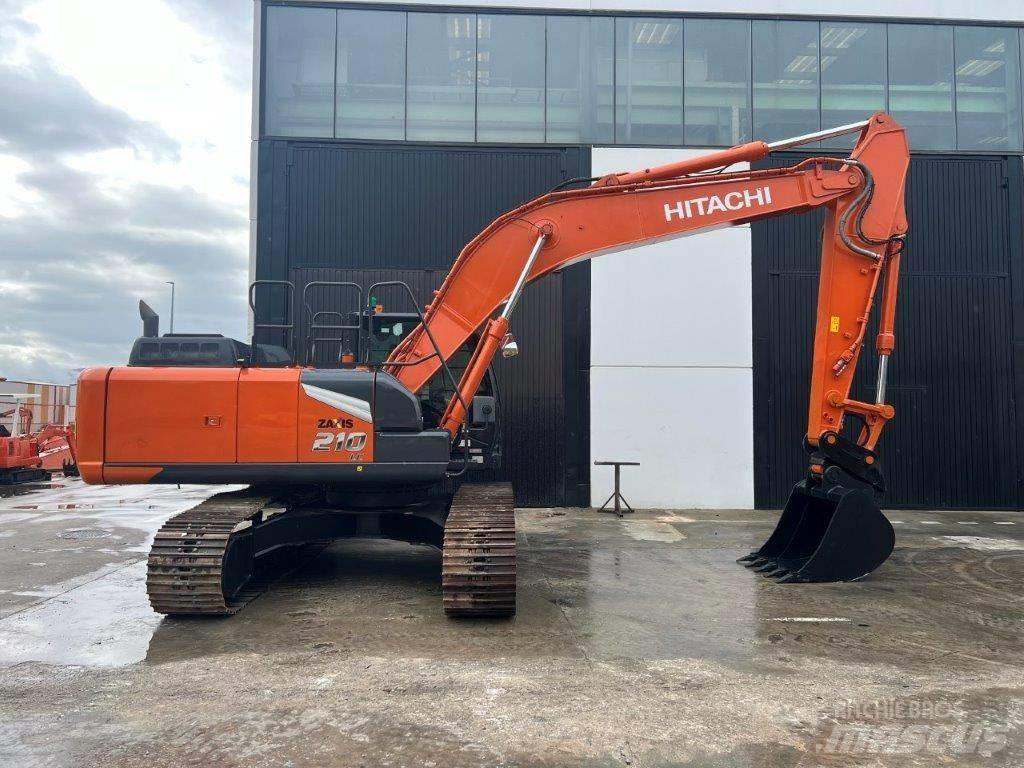 Hitachi ZX 210 LC حفارات زحافة