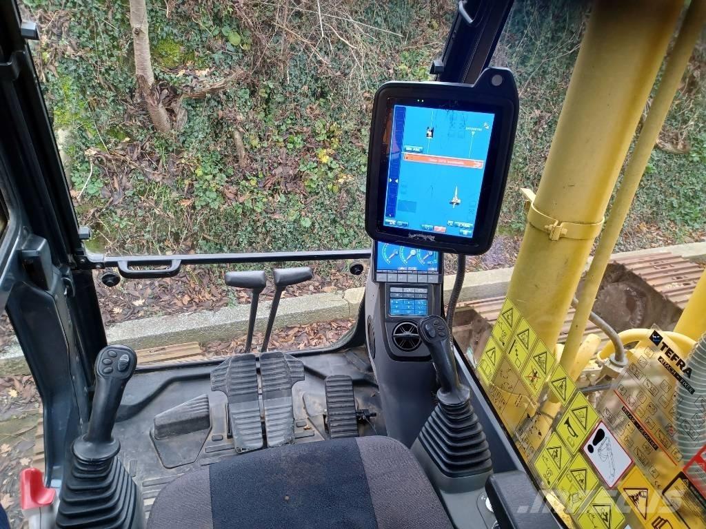 Komatsu PC 210 LC حفارات زحافة