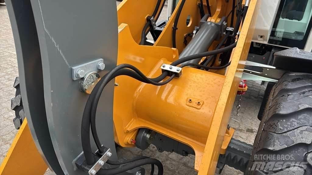 Liebherr L 506 حفارات خاصة