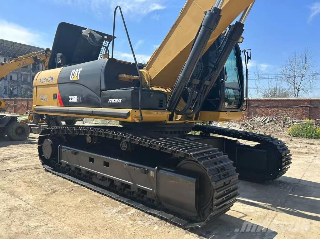 CAT 336 D حفارات زحافة