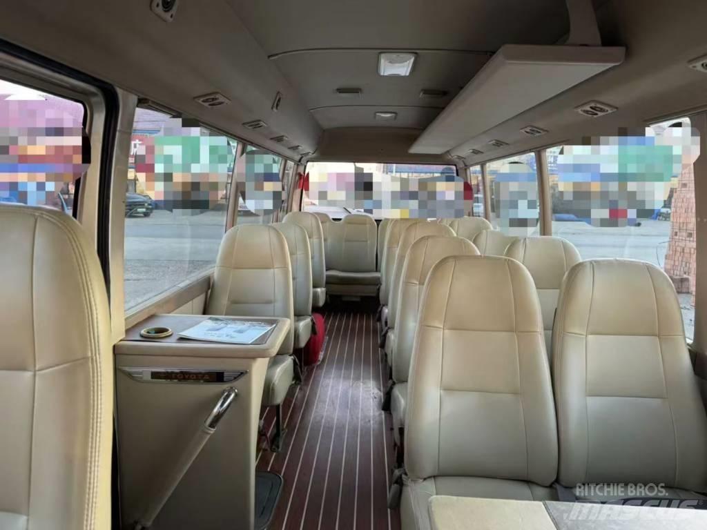 Toyota Coaster حافلة داخل المدينة