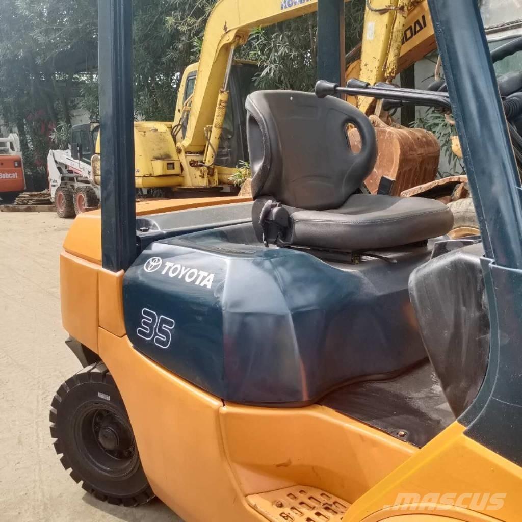 Toyota FD 35 شاحنات الديزل