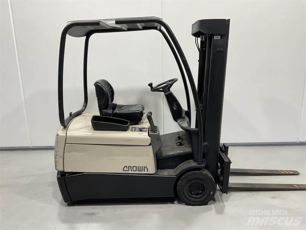 Crown SC3016-1,6 شاحنات ذات رافعات شوكية تعمل بالكهرباء