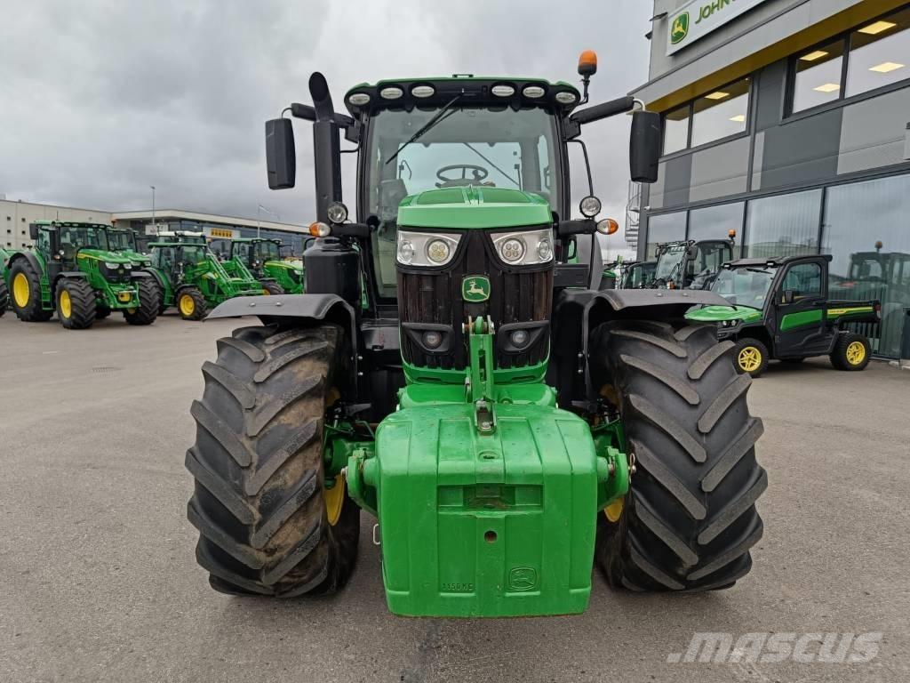 John Deere 6215 R الجرارات