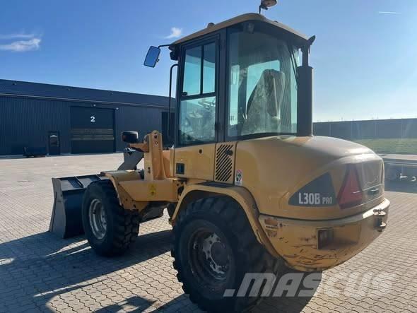 Volvo L 30 B لوادر بعجل