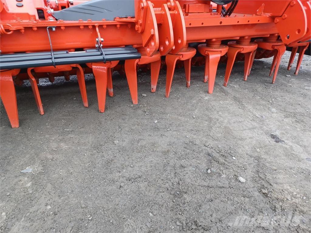 Kuhn HR 3020 الكاسحات وقلابات التربة ذات المحركات
