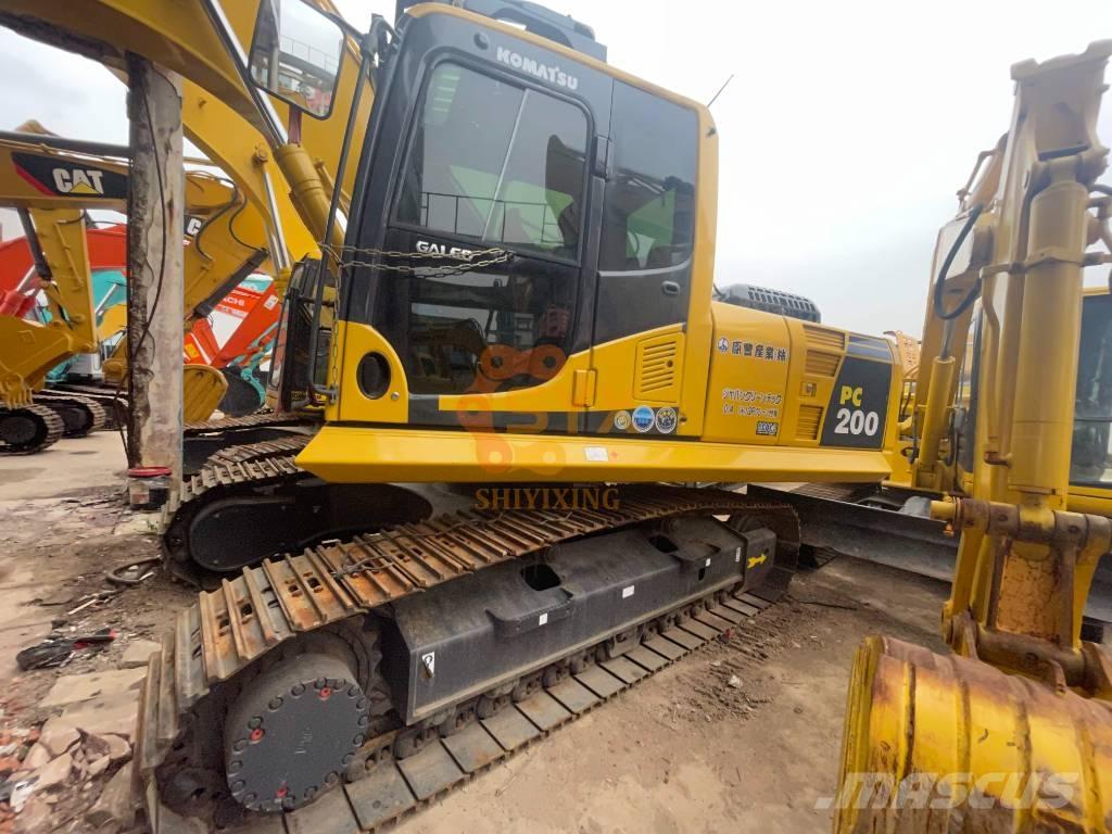 Komatsu PC 200-8 حفارات زحافة