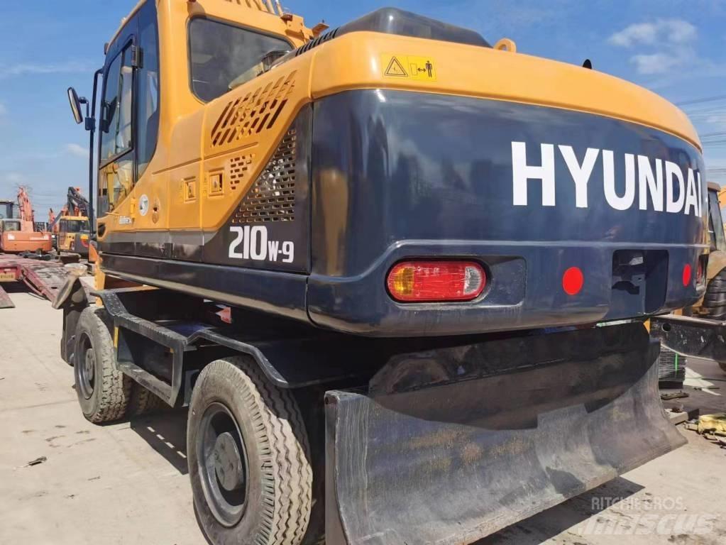 Hyundai R210W-9 حفارات بعجل