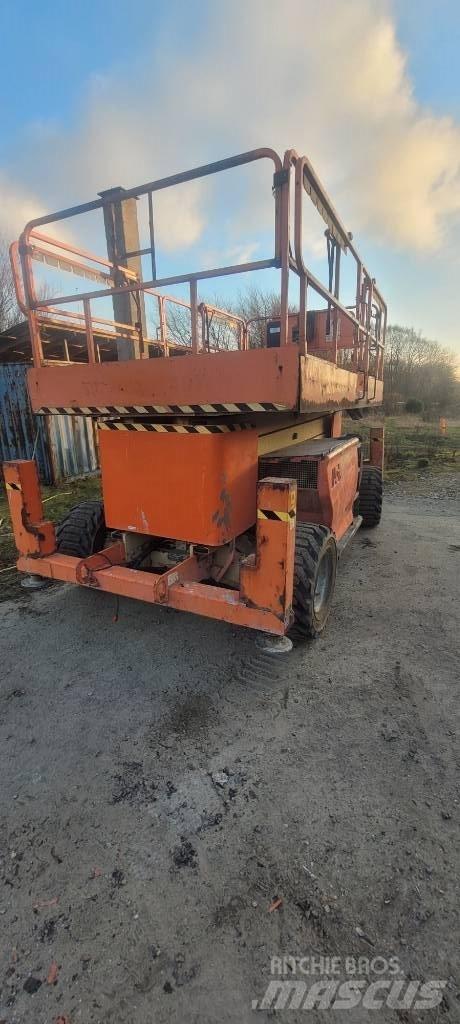 JLG 4394 RT رافعات مقصية الشكل