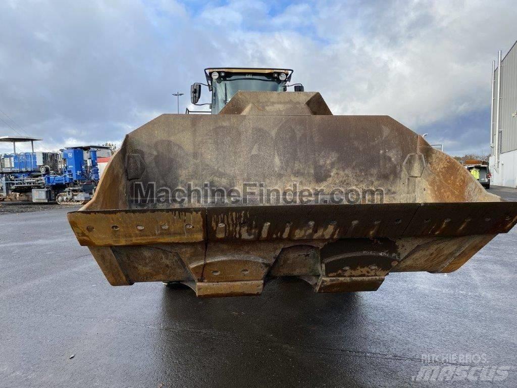 CAT 966 M XE لوادر بعجل