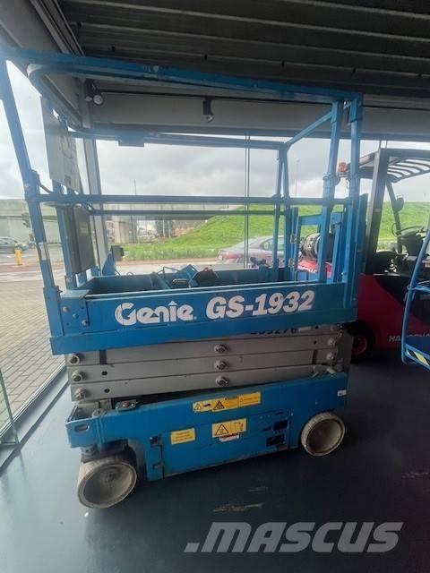 Genie GS 1932 رافعات مقصية الشكل