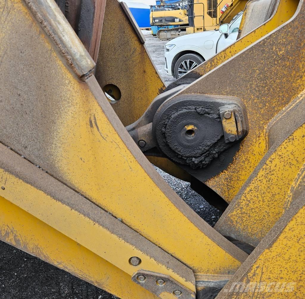 CAT 988 K لوادر بعجل