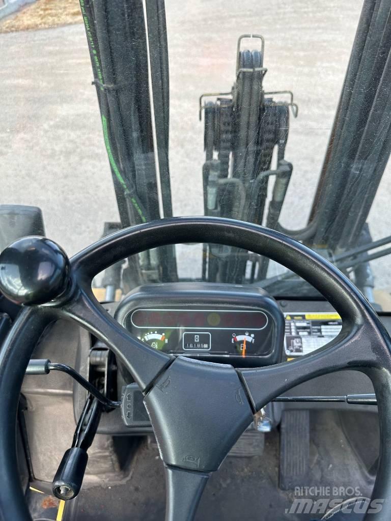 CAT DP 25 K شاحنات الديزل