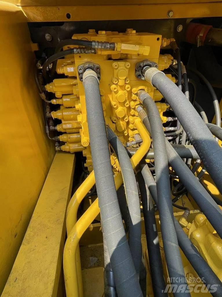 Komatsu PC 200-7 حفارات زحافة