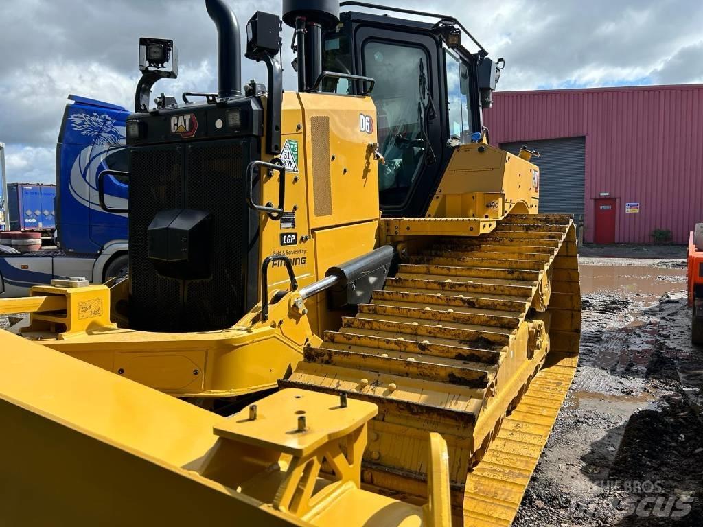 CAT D 6 LGP بلدوزرات مجنزرة