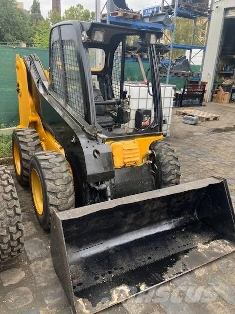 JCB 170 لوادر انزلاقية التوجيه