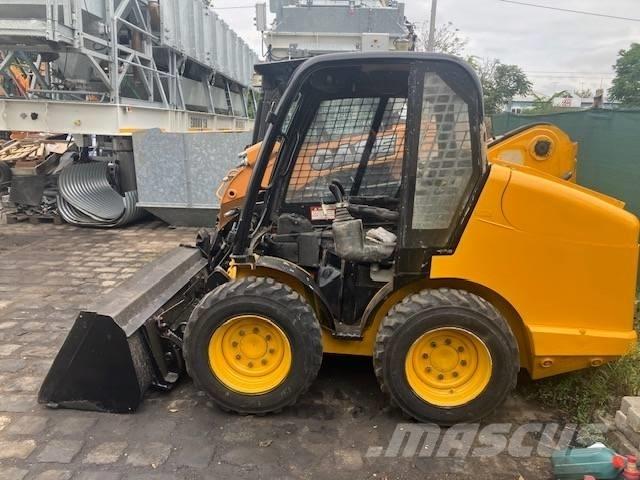JCB 170 لوادر انزلاقية التوجيه