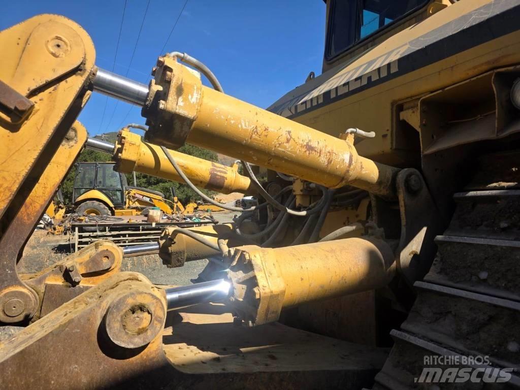 CAT D 10 N بلدوزرات مجنزرة
