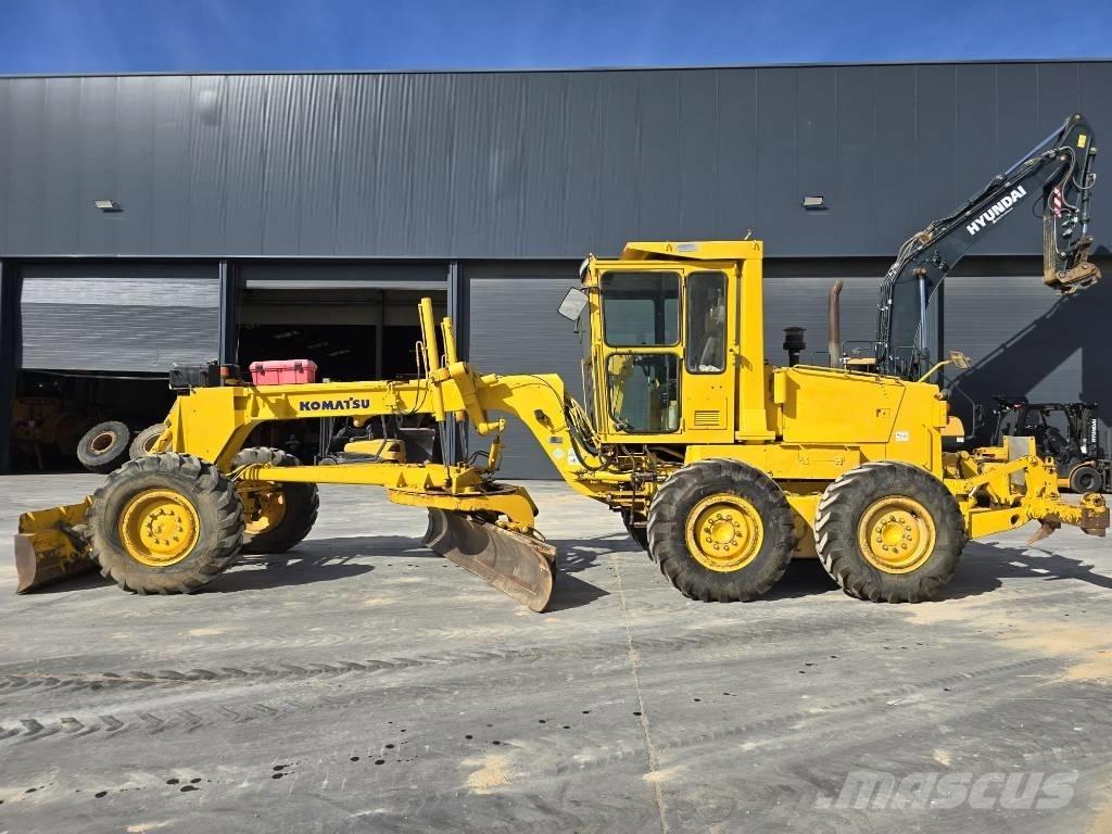 Komatsu GD521A-1 معدات تمهيد الطرق