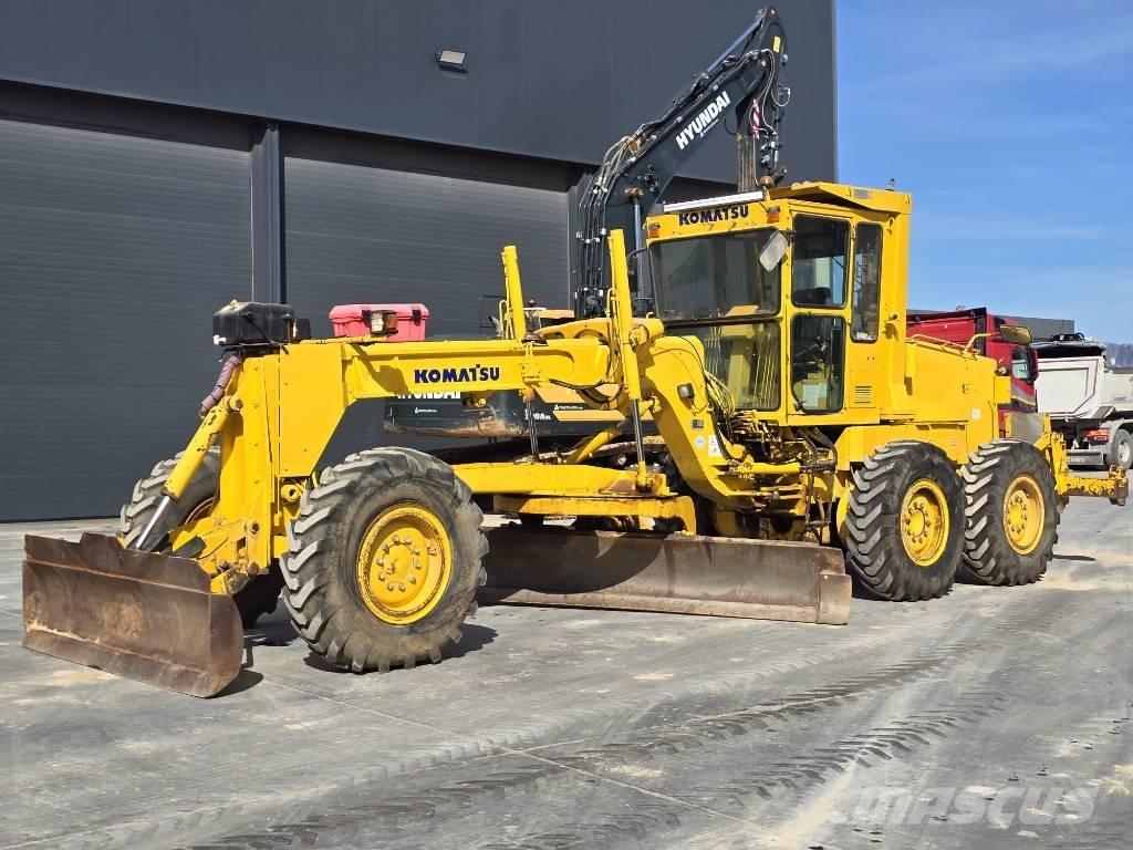Komatsu GD521A-1 معدات تمهيد الطرق