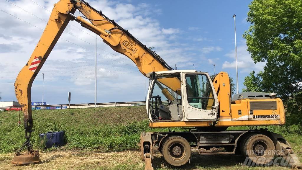 Liebherr A 904 C حفارات بعجل