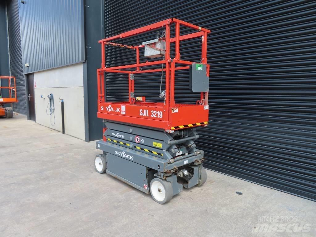 SkyJack SJ II 3219 رافعات مقصية الشكل