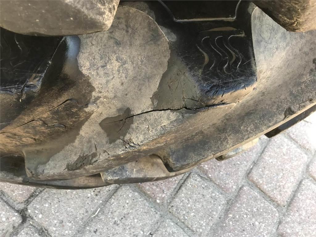 BKT 650/85R42 الإطارات والعجلات والحافات