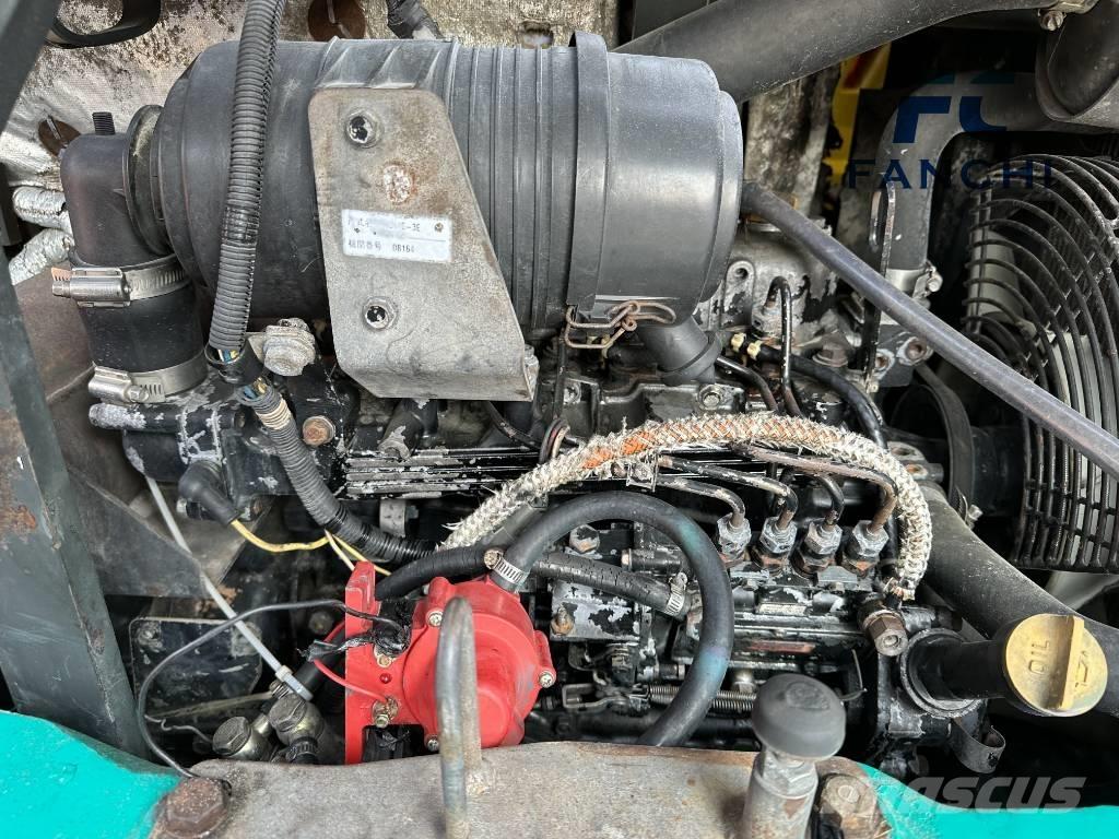 Komatsu PC 40 MR-1 حفارات زحافة