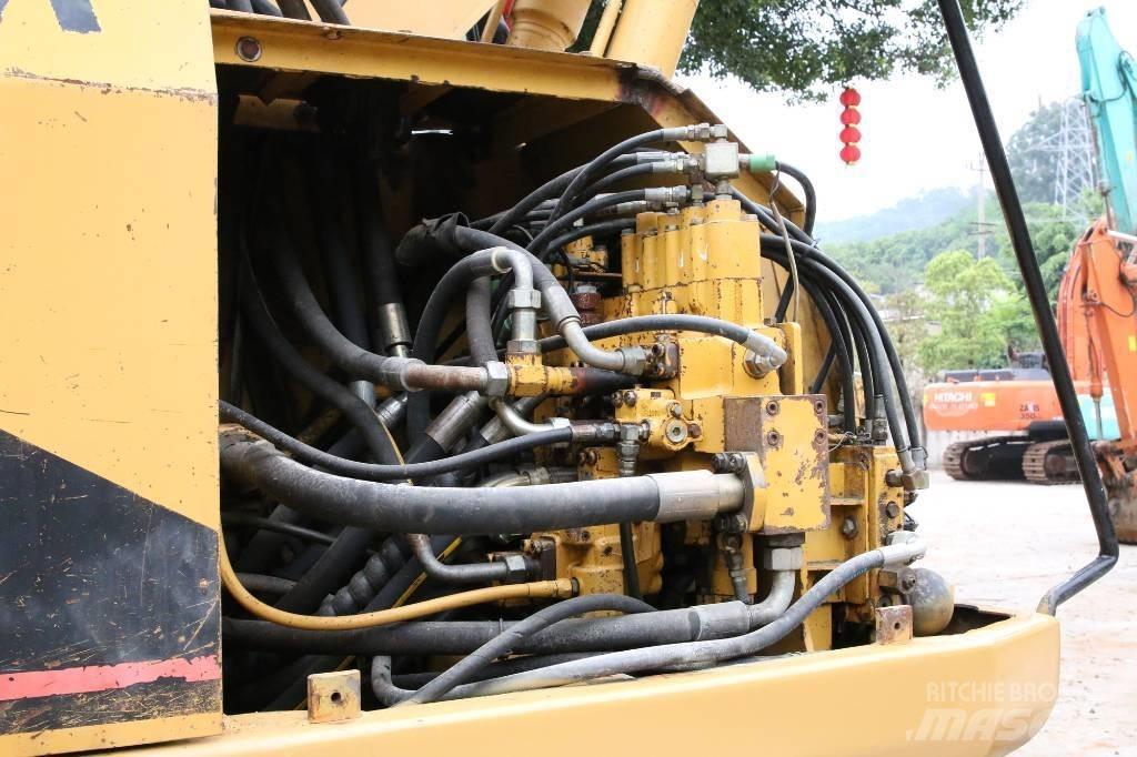 CAT 320BU حفارات زحافة