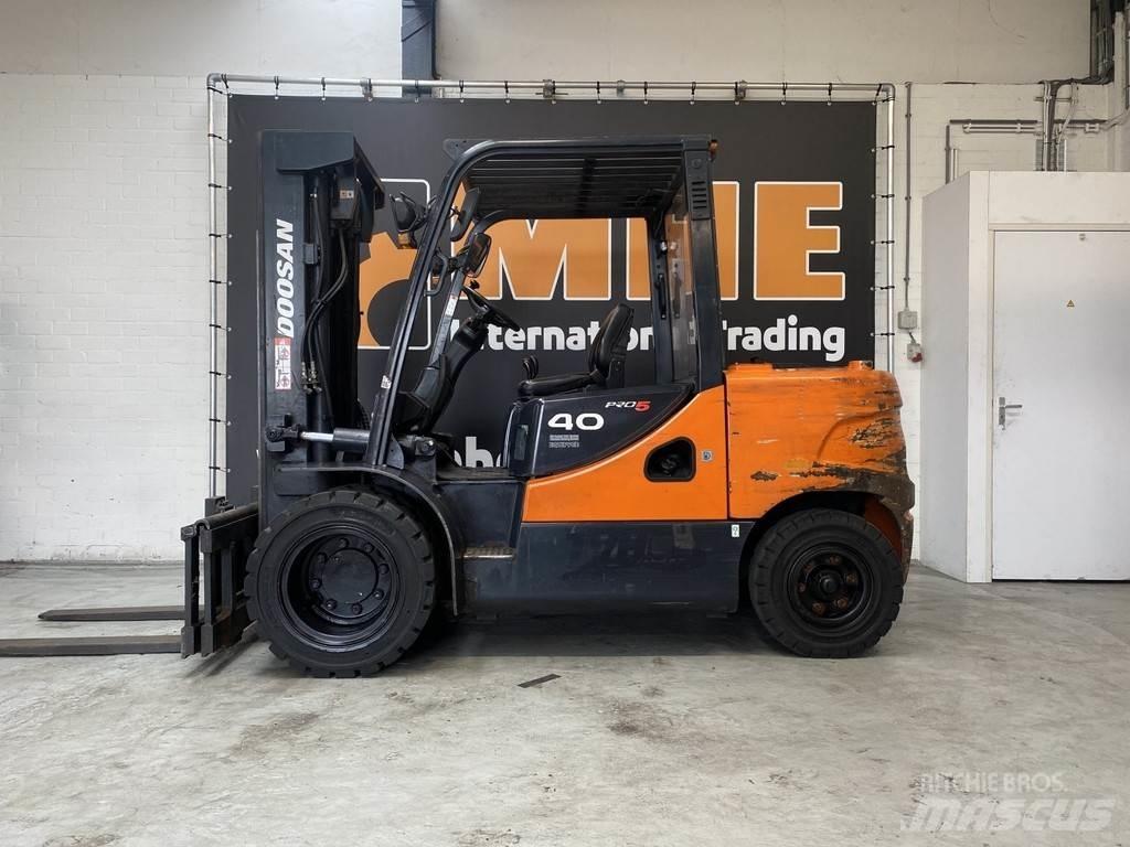 Doosan D40SC-5 شاحنات الديزل