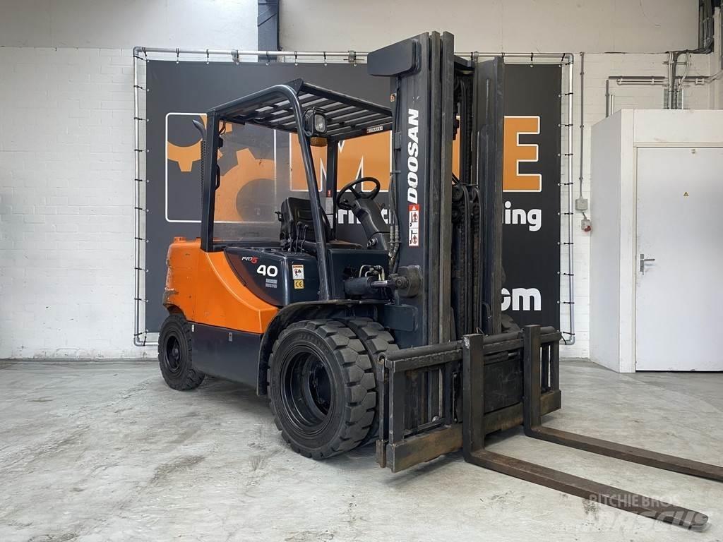 Doosan D40SC-5 شاحنات الديزل