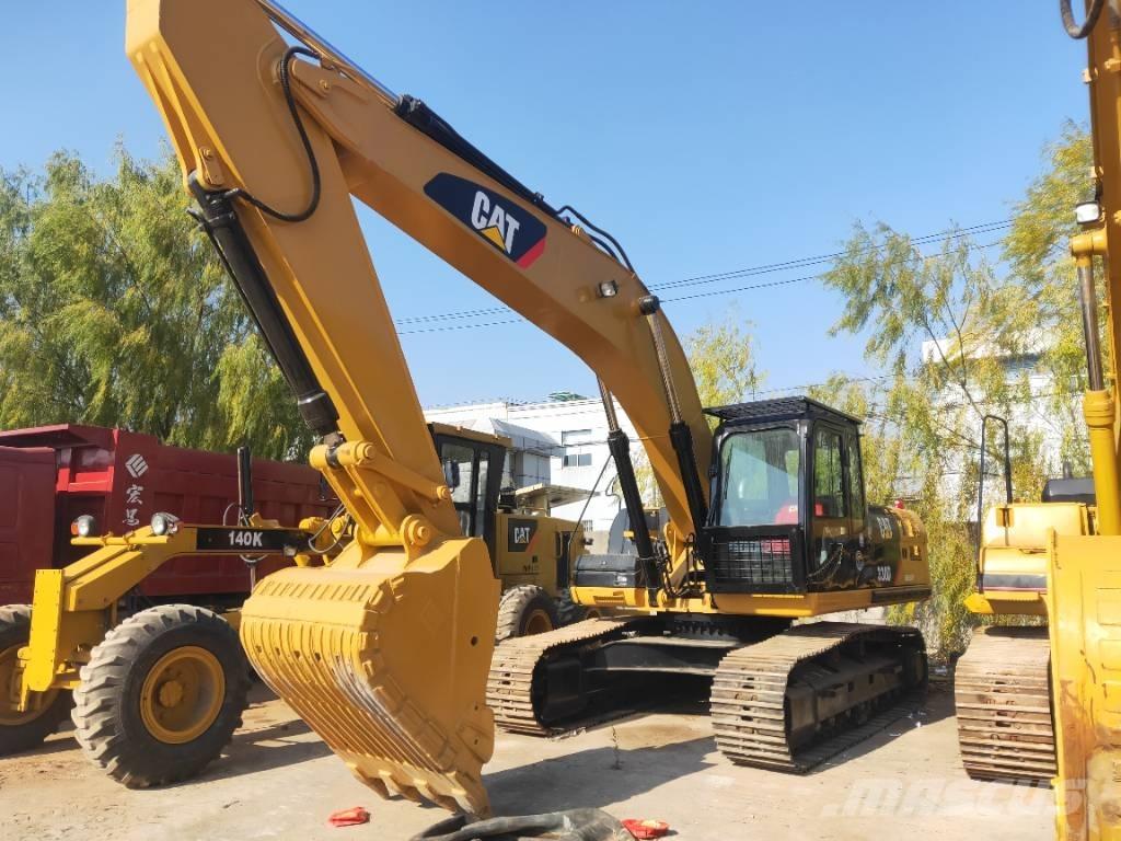 CAT 330D حفارات زحافة
