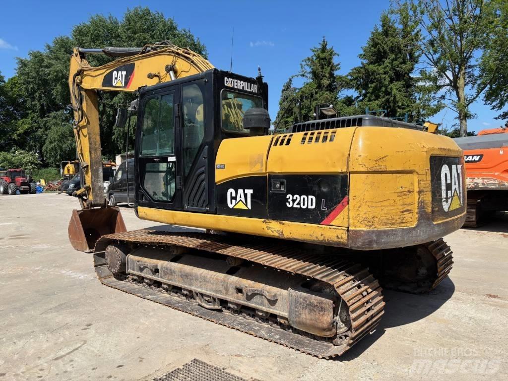 CAT 320 D L حفارات زحافة
