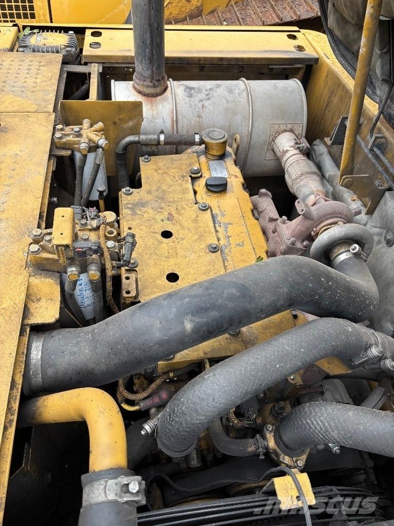 CAT 320 D L حفارات زحافة