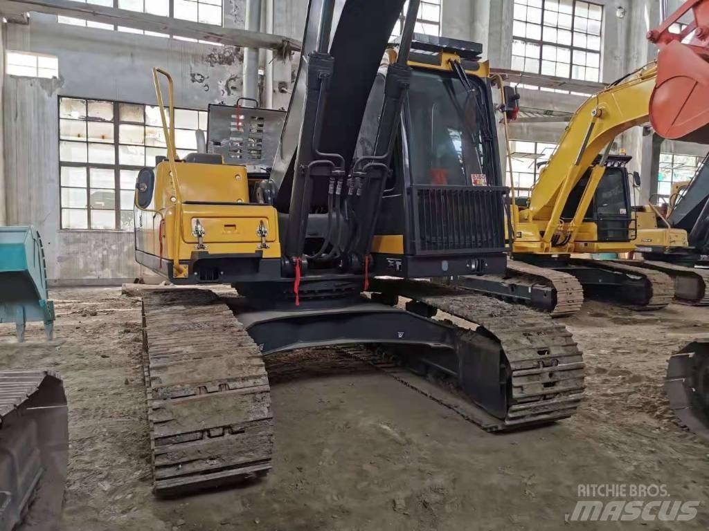 Volvo EC200D حفارات زحافة
