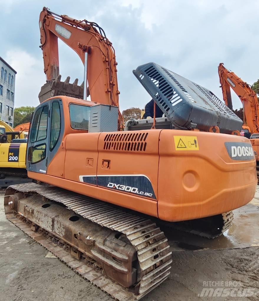 Doosan DX 300 LC حفارات زحافة