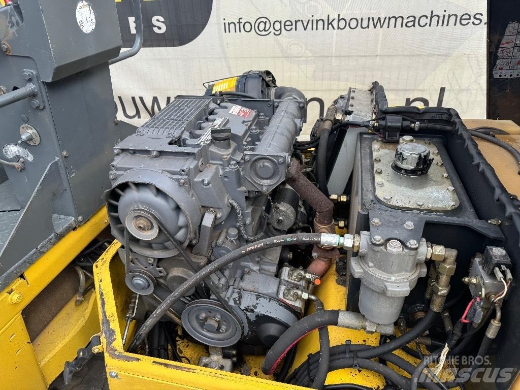 Bomag BW 138 AD مداحل ثنائية الاسطوانة