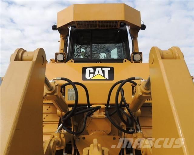 CAT D 7 R بلدوزرات مجنزرة