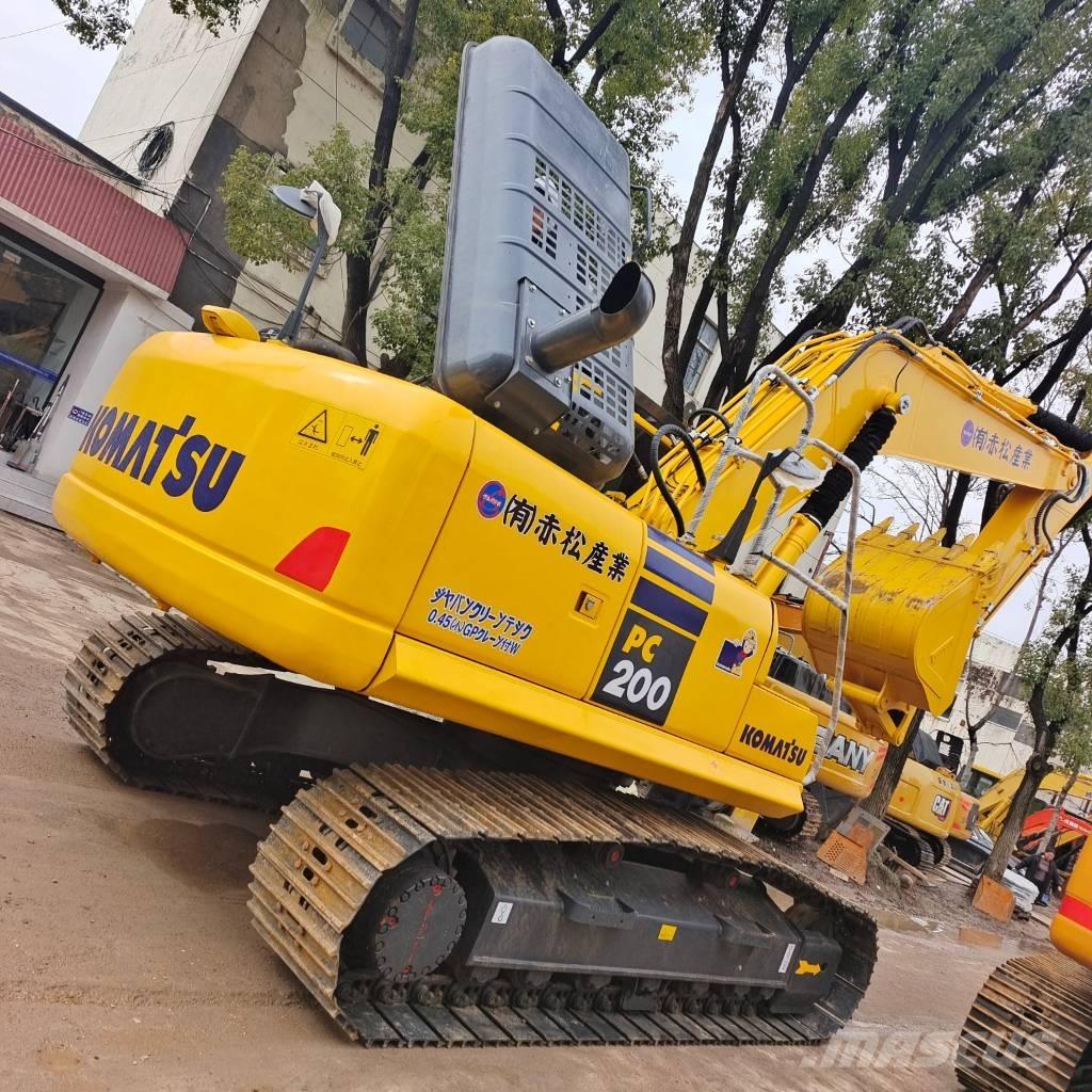 Komatsu PC 200-8N1 حفارات زحافة