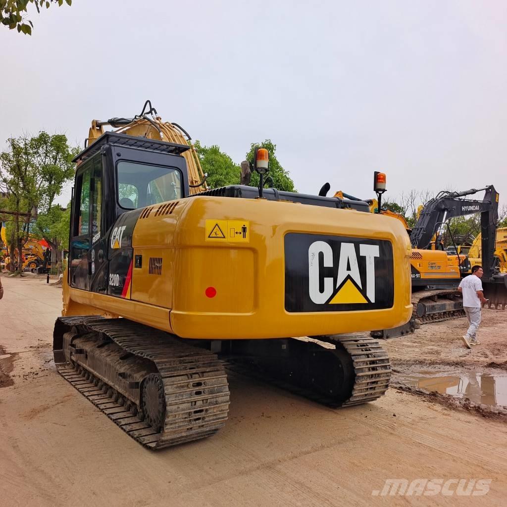 CAT 320 D 2 L حفارات زحافة