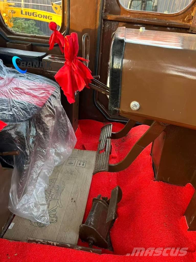 CAT D 8 K بلدوزرات مجنزرة